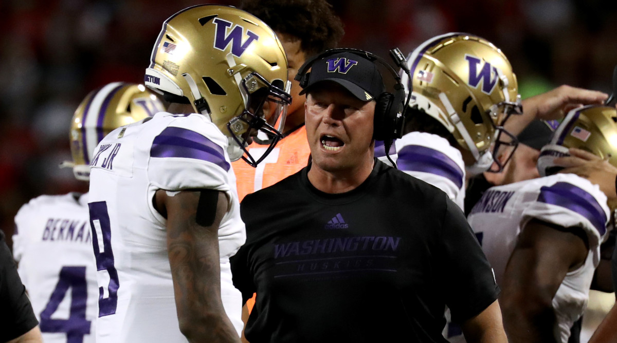Washington Huskies quarterback Michael Penix Jr. talks with head coach Kalen DeBoer on the sidelines.